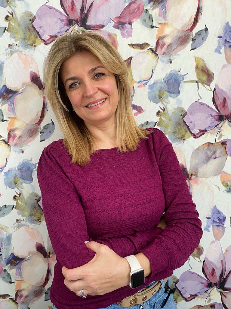 mabel joga estetica cejas pestañas maquillaje